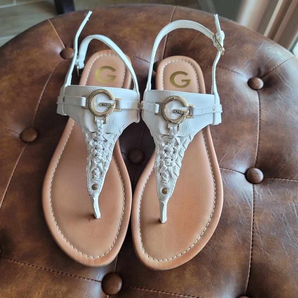 Flat sandals